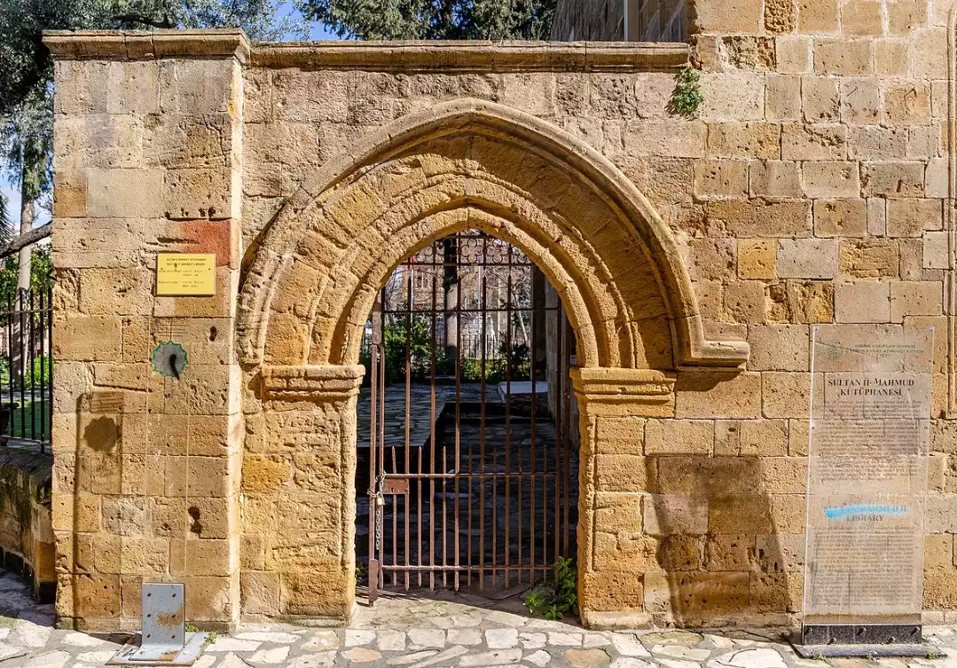 Sultan Mahmut Kütüphanesi